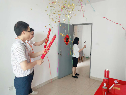 恭喜新蘇苑顧女士家開工大吉！